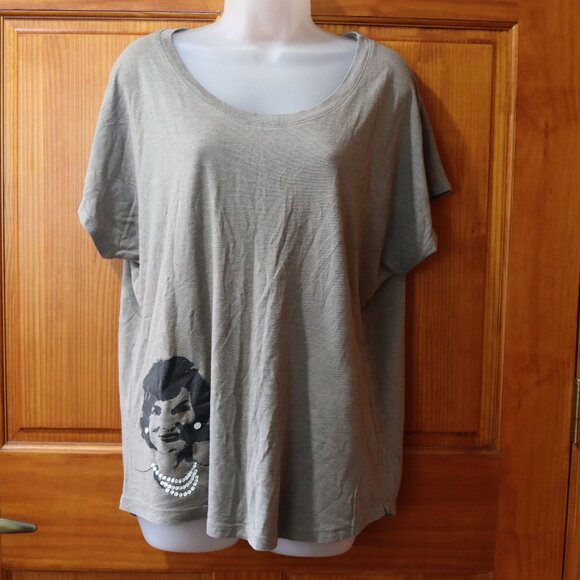 Green T-shirt with Lady Face Graphic XL - Picture 1 of 9